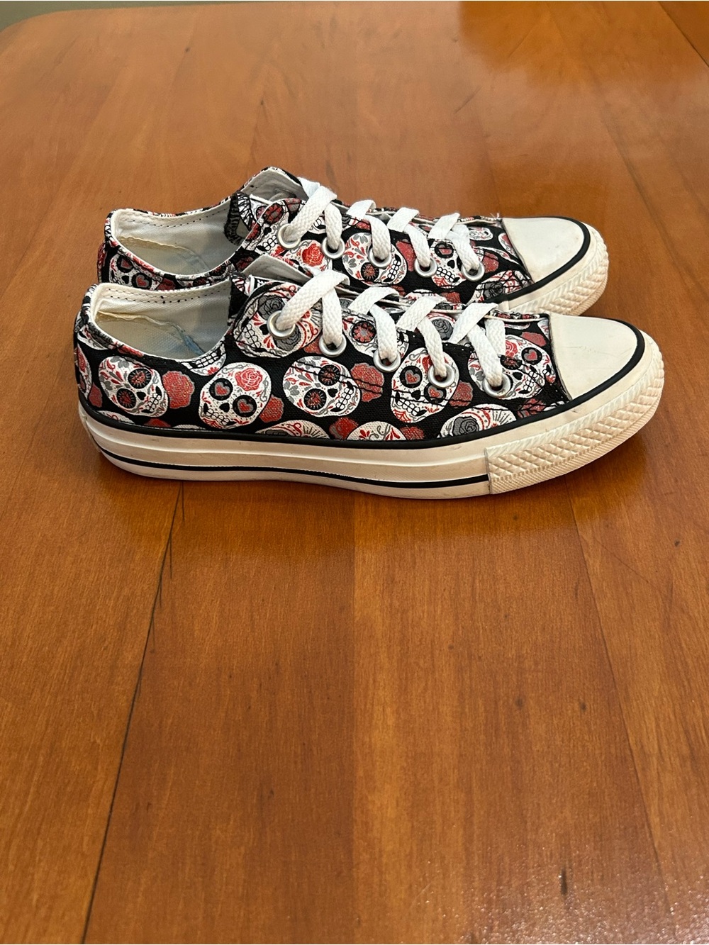 Converse Chuck Taylor All Star Low Top Sugar Skull Print Sneakers Women 6